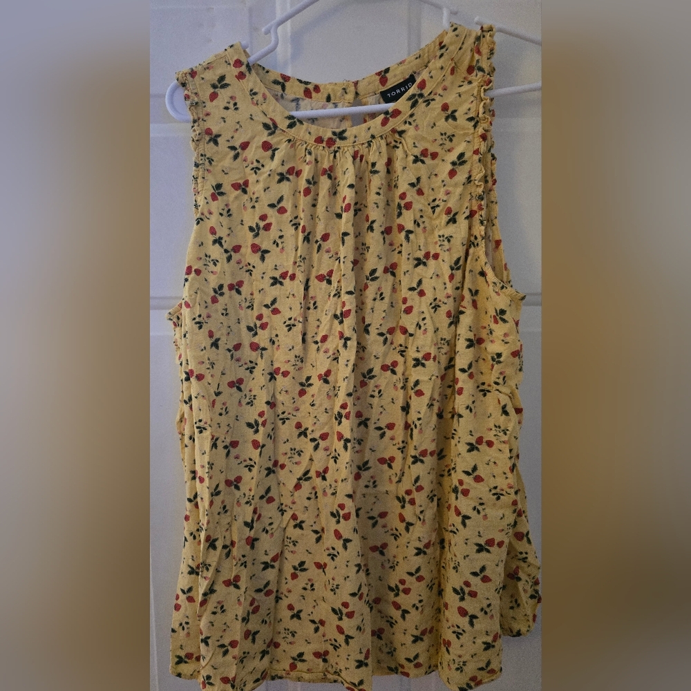 Torrid 3x Strawberry Floral Sleeveless Top